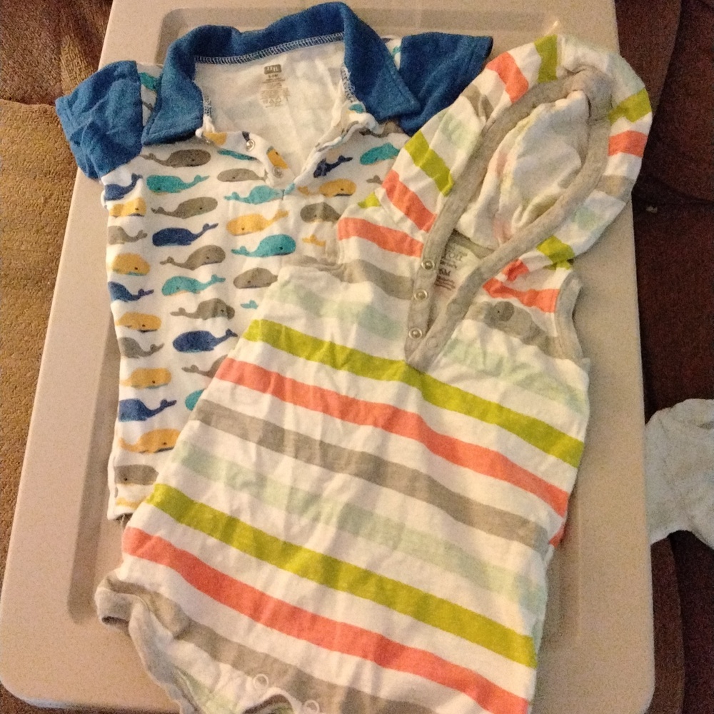 4/$10 6 to 9m Light Short Romper Bundle